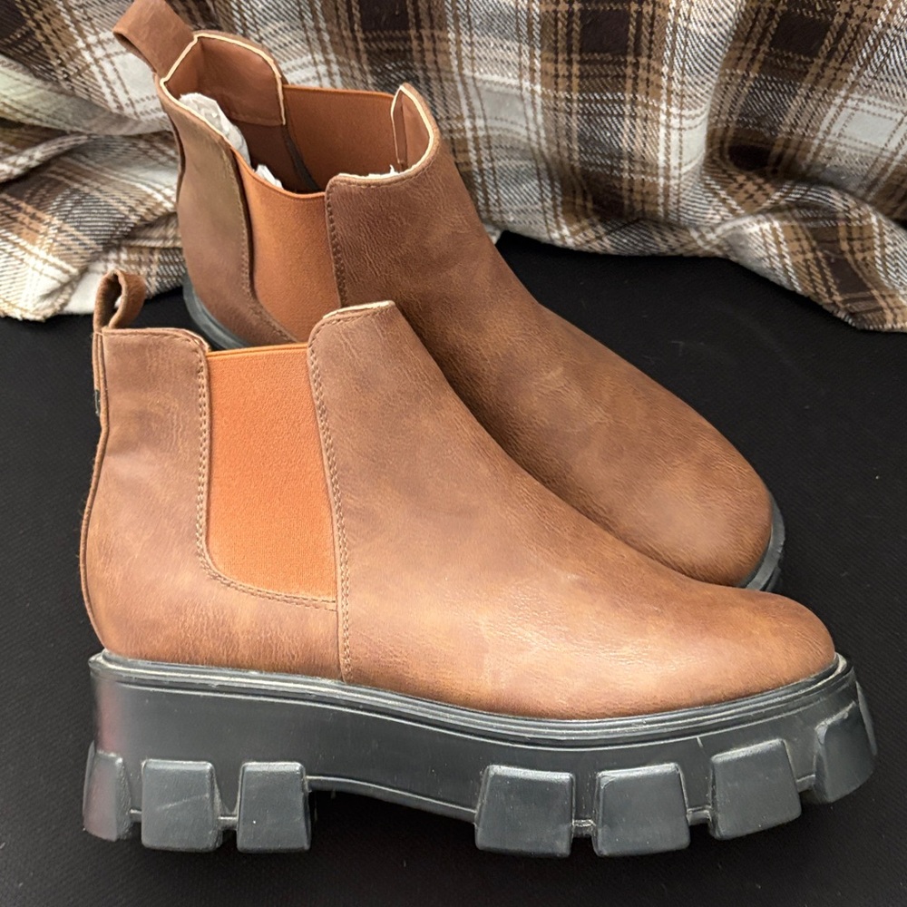 Amazon Brown Platform Boots Size 9